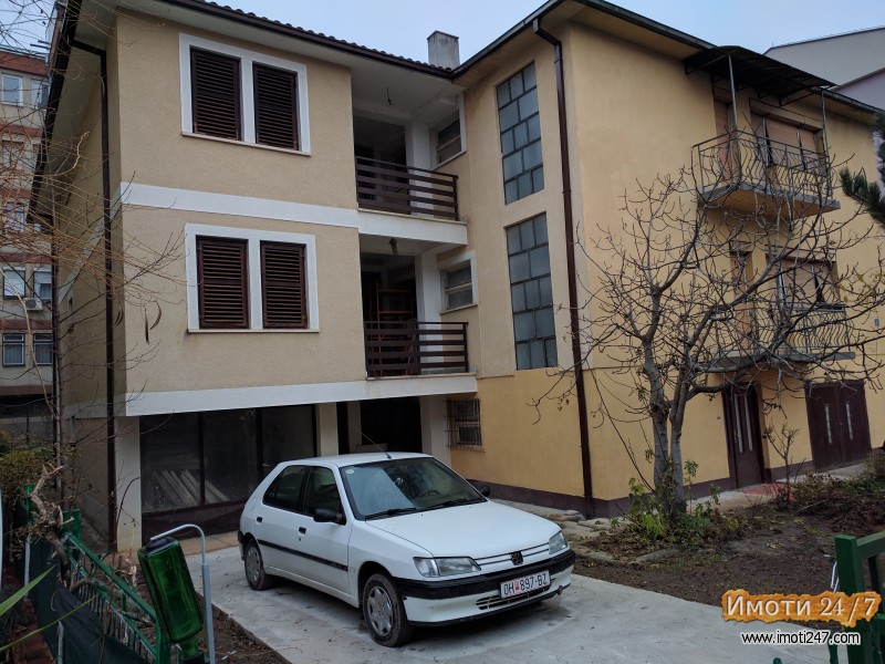 Продажба на две  куќи на улЛазо Трповски бр26 Охрид 