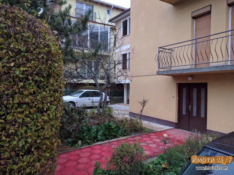 Продажба на две  куќи на улЛазо Трповски бр26 Охрид 