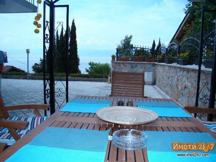 Издавам луксузни апартмани во Лагадин Охрид