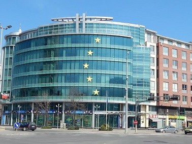 издавам стан 32м2 во центар во зградата на ЕУ