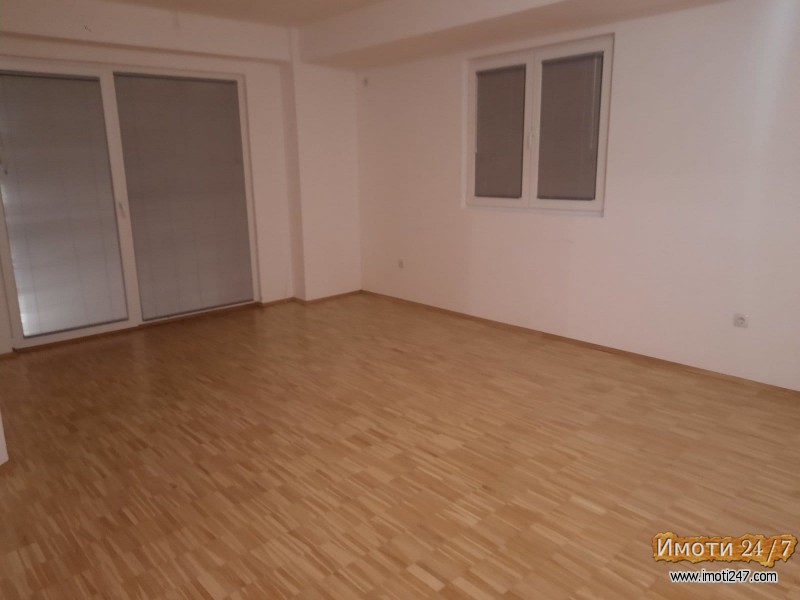 Издавам нов ненаместен трособен стан во центарот на Охрид  
