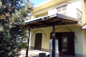 се продава куќа во с Раштак кај фудбалски стадион 