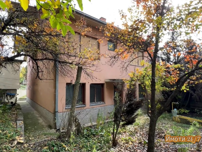 Се продава куќа во населба Ченто