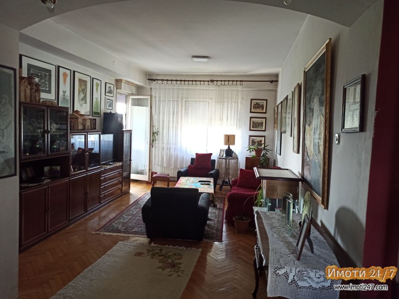 Се продава трособен стан во Ново Лисиче