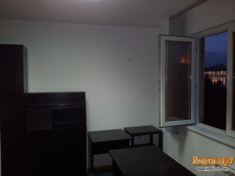 Prodavam stan vo najstrog Centar na Skopje 35 m2 na Ploshtad Filip Vtori
