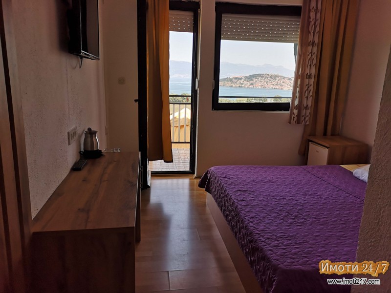 Sobi so kupatilo parking internet terasa so pogled na ezero Villa Ohrid Lake View studio 10 €врa 