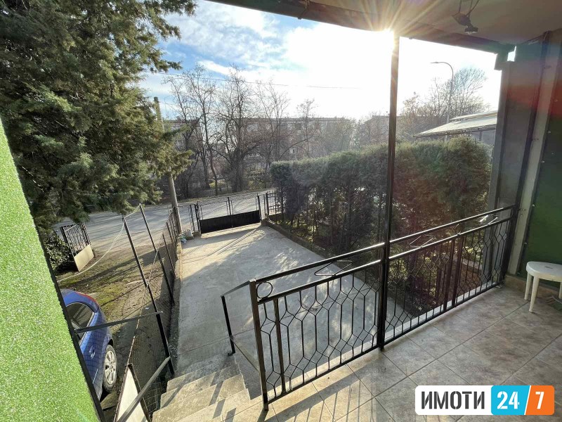 Се продава куќа во населба Ченто Скопје на улица Методија Андонов - Ченто 