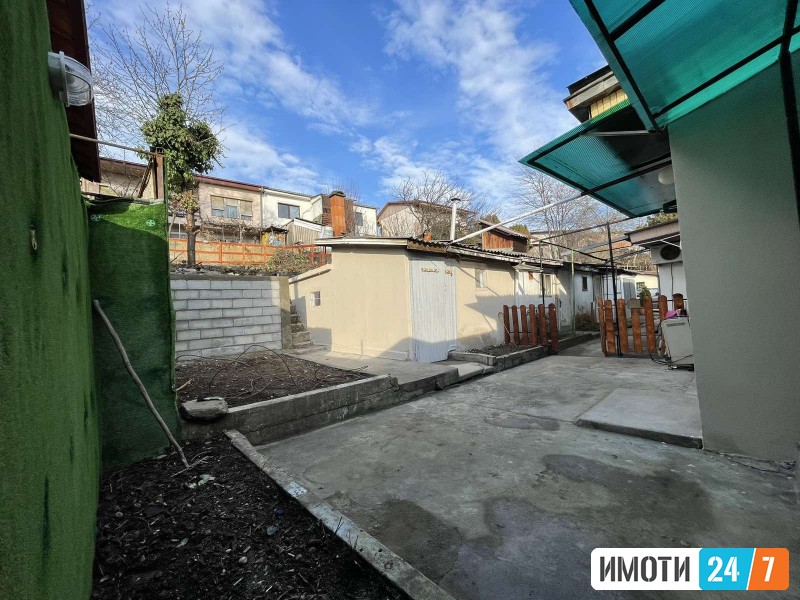 Се продава куќа во населба Ченто Скопје на улица Методија Андонов - Ченто 