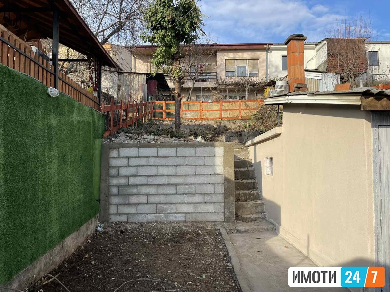 Се продава куќа во населба ченто Скопје на улица Методија Андонов - Ченто 