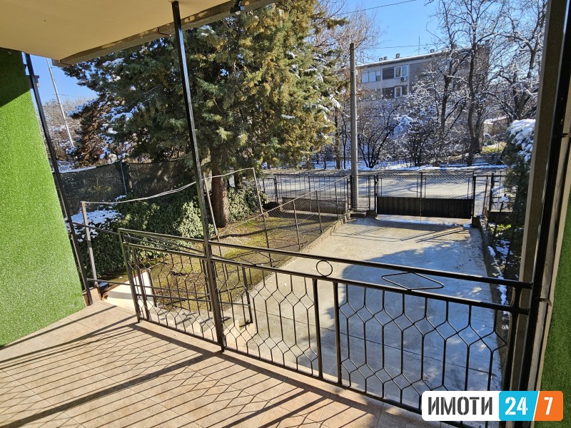 Се продава куќа во населба Ченто Скопје на улица Методија Андонов - Ченто