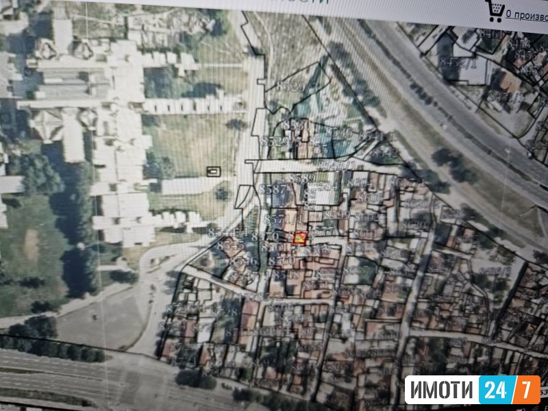 Shitet shtëpi në Qendër të Shkupit Karadak Mahall përball RTVM Shtëpija gjindet afër Qendrës treg