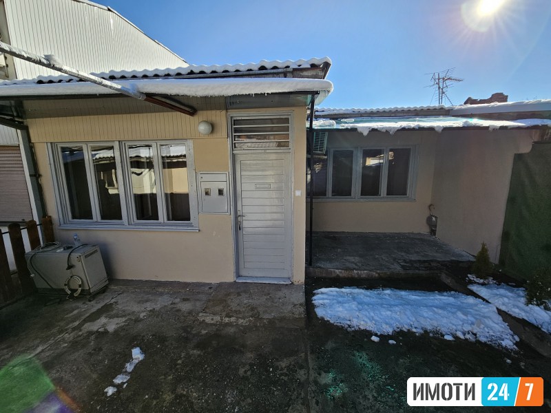 Се продава куќа во населба Ченто Скопје на улица Методија Андонов - Ченто