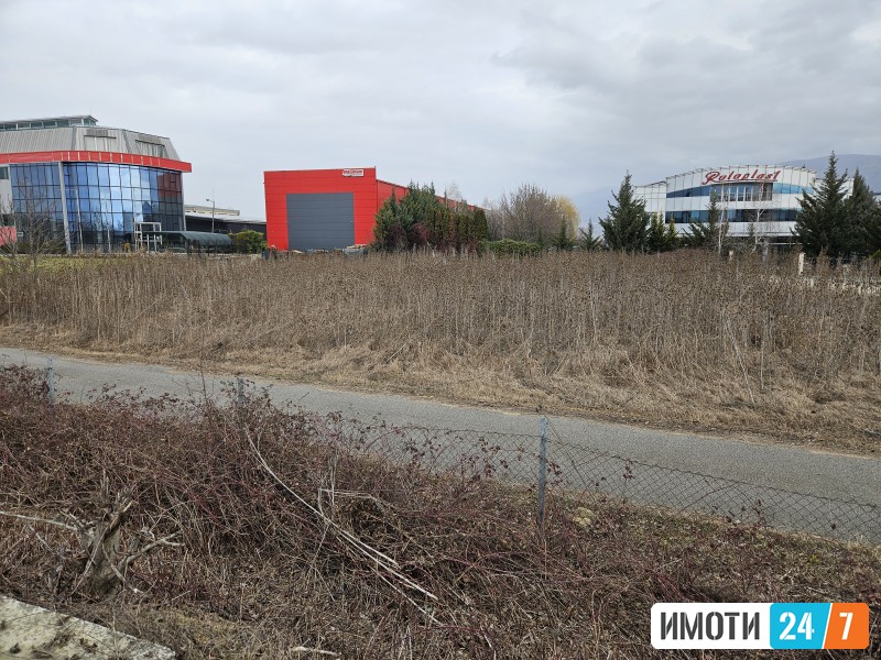 Se prodava gradezna parcela so odlicna lokacija vo Opstina Ilinden mesto vikano Trnica