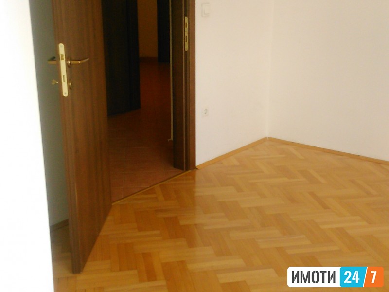 Се издава празен стан во Козле 85 м2