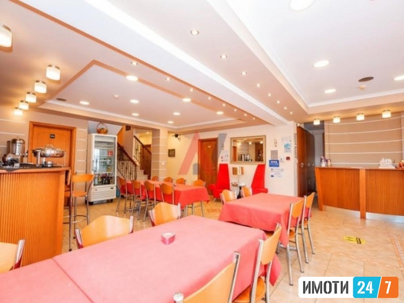 Се продава трикатен хотел во Неа Плаја Халкидики
