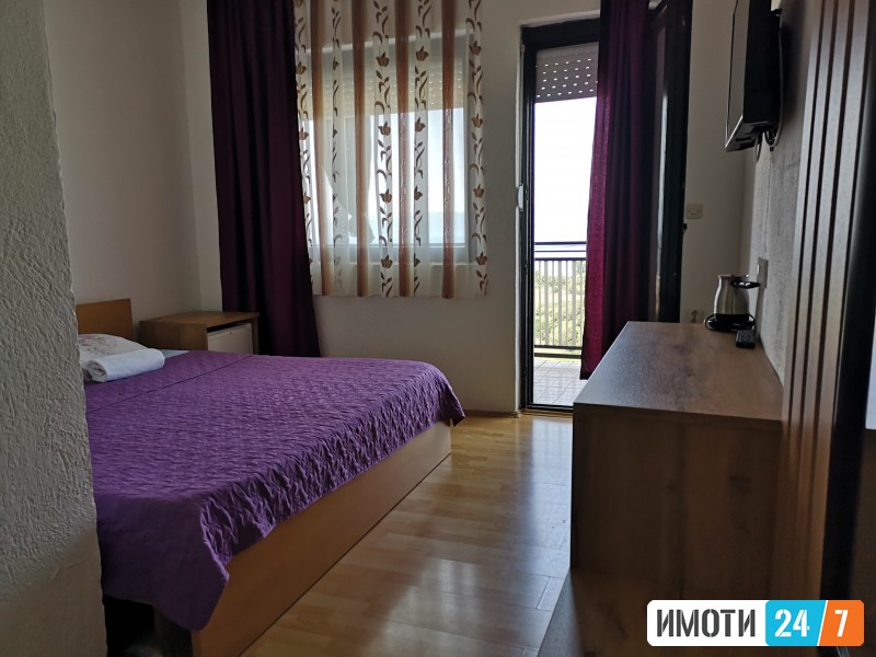 Sobi so kupatilo parking internet terasa so pogled na ezero Villa Ohrid Lake View studio 10 €врa 