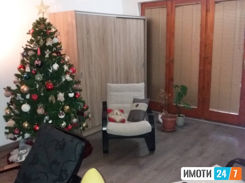 Se prodava stan vo Cair kaj crkvata 120m2