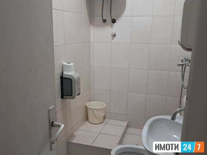 ODLICEN DELOVEN KANCELARISKI PROSTOR NA RAMPACENTAR
