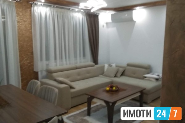 TROSOBEN STAN VO CENTAROT NA STRUGA SO POGLED KON EZEROTO
