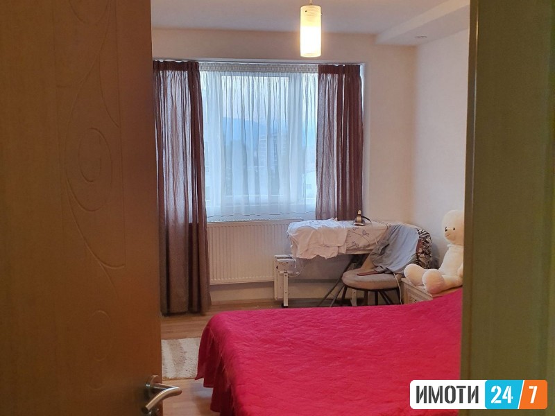 TROSOBEN STAN VO CENTAROT NA STRUGA SO POGLED KON EZEROTO