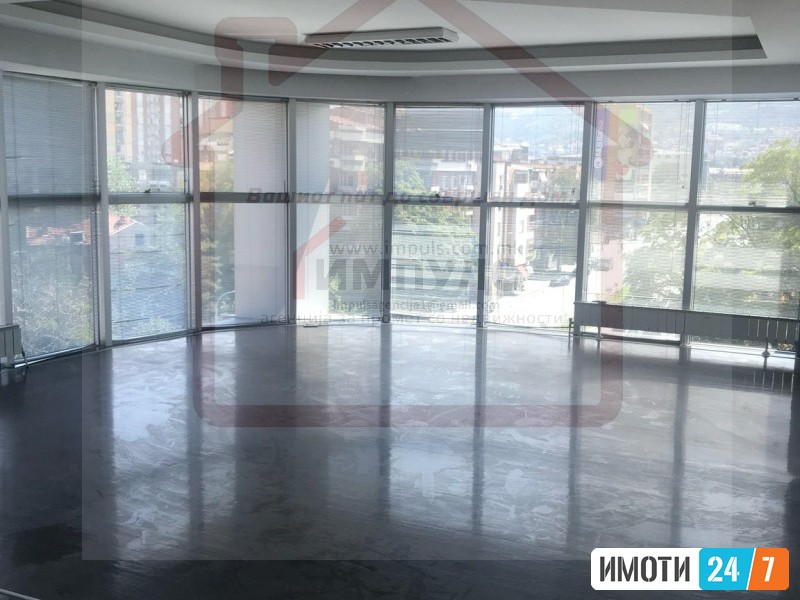 ATRAKTIVEN DELOVEN PROSTOR NA ATRAKTIVNA LOKACIJA VO CENTAR