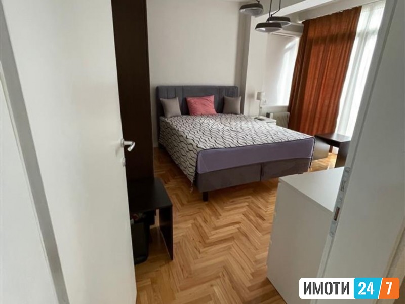 TROSOBEN STAN VO CENTAR POZADI UNIVERZALNA SALA