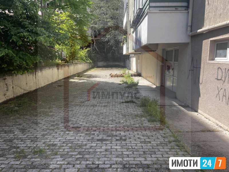 SE PRODAVA ILI IZDAVA DELOVEN PROSTOR VO GORCE PETROV