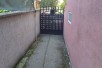 Se prodava stan prizemje od kuka 125kvmetri so dvor 110kvmetri i plus garsonjera vo dvorot od 30kv