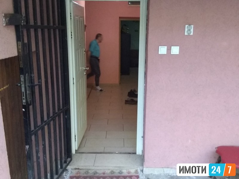 Se prodava stan prizemje od kuka 125kvmetri so dvor 110kvmetri i plus garsonjera vo dvorot od 30kv