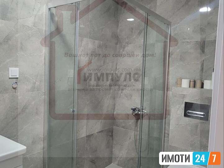 СЕ ПРОДАВА ДВОСОБЕ СТАН СО КРОВНА ТЕРАСА ВО ХРОМ