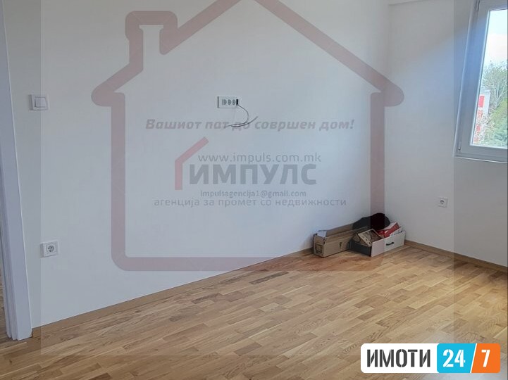 СЕ ПРОДАВА ДВОСОБЕ СТАН СО КРОВНА ТЕРАСА ВО ХРОМ