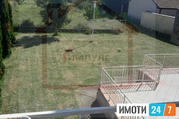 SE PRODAVA SAMOSTOJNA KUKJA NA TIVKA LOKACIJA VO PETROVEC