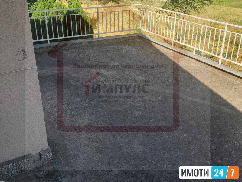 SE PRODAVA SAMOSTOJNA KUKJA NA TIVKA LOKACIJA VO PETROVEC