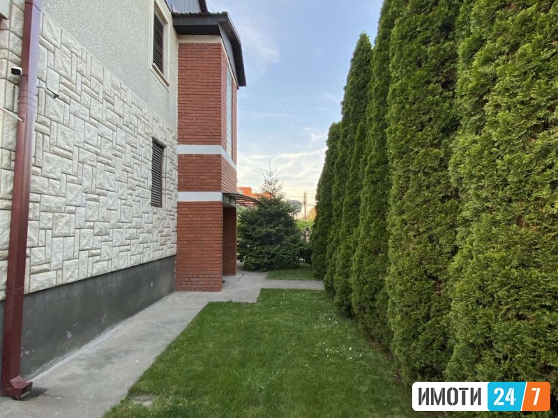Prodavam prostrana i funkcionalna semejna kuka  vo n Dracevo Skopje  Kukata ima vkupna povrsina od