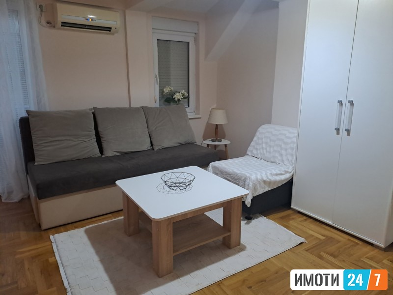Izdavam stan vo centar kaj tc Zebra 