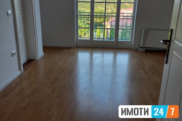 CETIRISOBEN APARTMAN VOLUKSUZNATA NASELBA VERINA SO POGLED KON EZERO