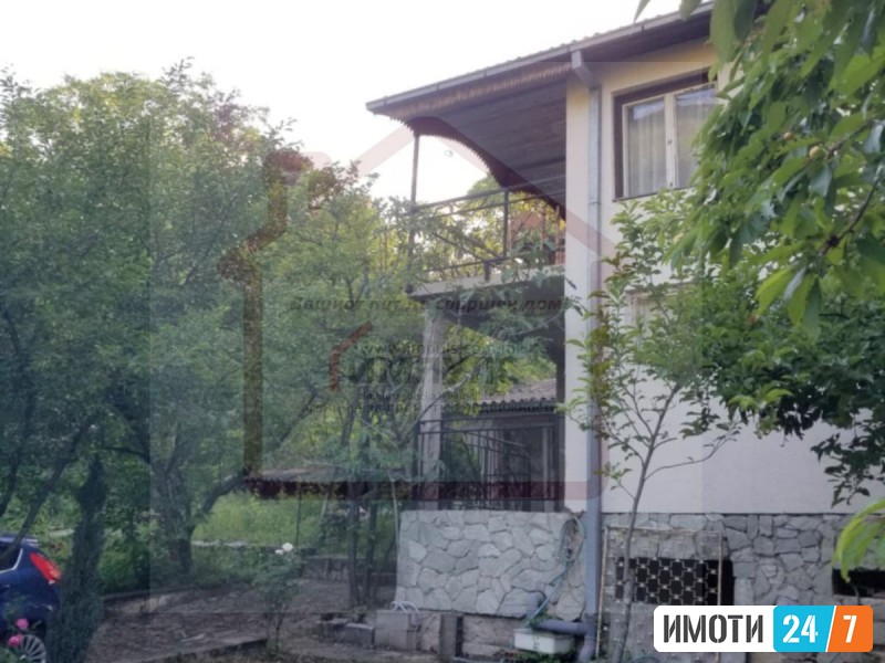 SE PRODAVA VIKENDICA VO DOLNA MATKA KAJ REKATA TRESKA
