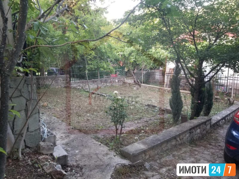 SE PRODAVA VIKENDICA VO DOLNA MATKA KAJ REKATA TRESKA