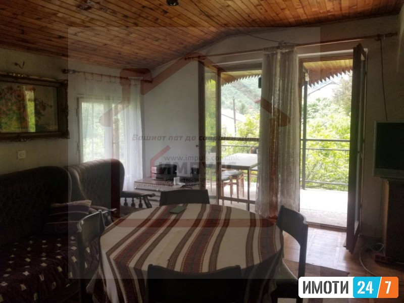 SE PRODAVA VIKENDICA VO DOLNA MATKA KAJ REKATA TRESKA