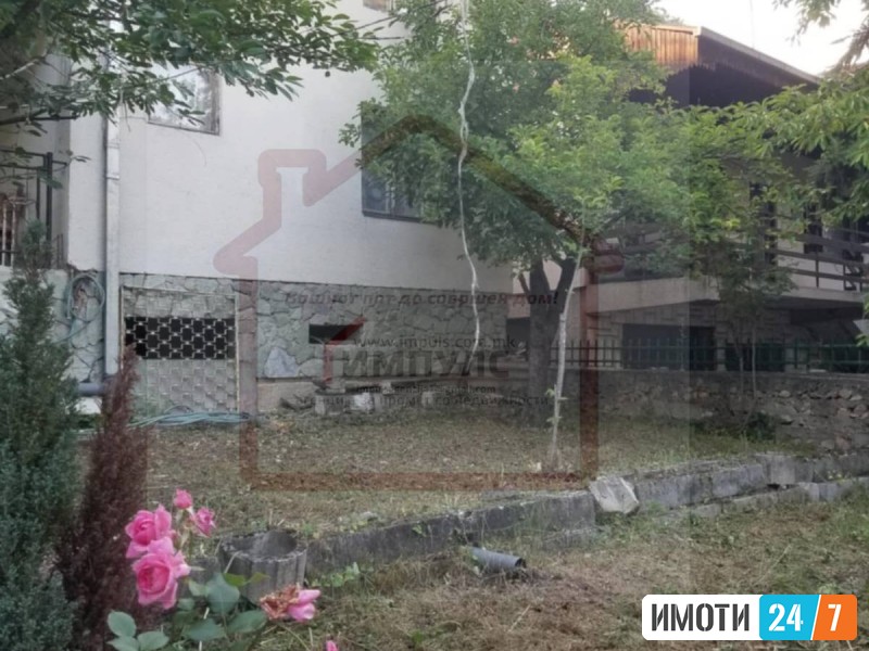 SE PRODAVA VIKENDICA VO DOLNA MATKA KAJ REKATA TRESKA