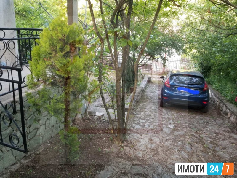 SE PRODAVA VIKENDICA VO DOLNA MATKA KAJ REKATA TRESKA