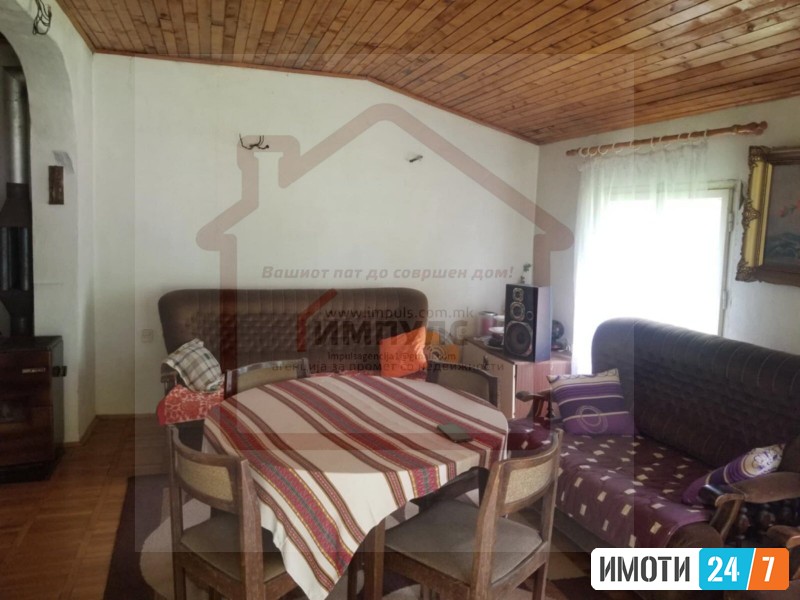 SE PRODAVA VIKENDICA VO DOLNA MATKA KAJ REKATA TRESKA