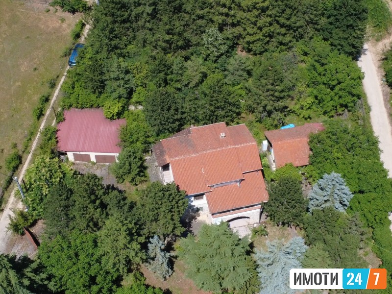 СЕ ПРОДАВА КУЌА ВО СЕЛО ЉУБОТЕН МАЛ ПРИВАТЕН РАЈ  
