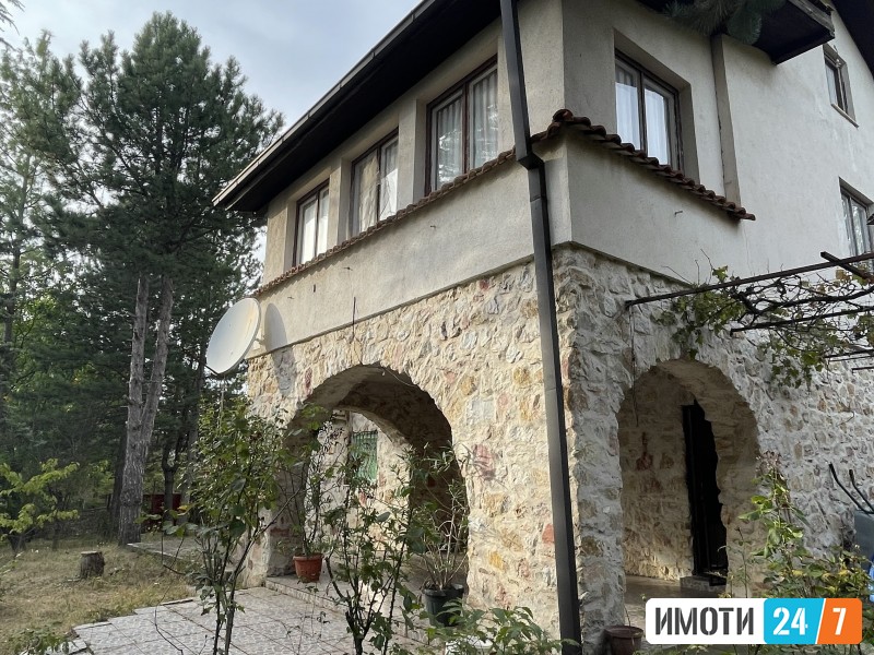 СЕ ПРОДАВА КУЌА ВО СЕЛО ЉУБОТЕН МАЛ ПРИВАТЕН РАЈ  