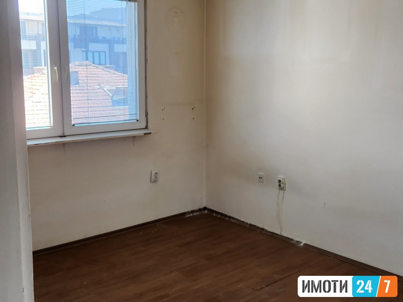 Prodavame garsonjera vo debar malo