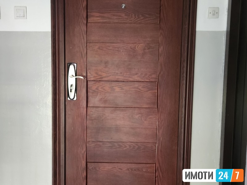 Prodavame garsonjera vo debar malo