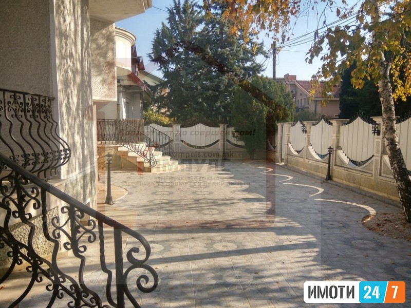 SAMOSTOJNA KUKJA SO LOKACIJA VO TAFTALIDZE
