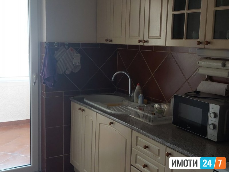 ODLICEN TROSOBEN STAN NA SUPER LOKACIJA VO CENTAR