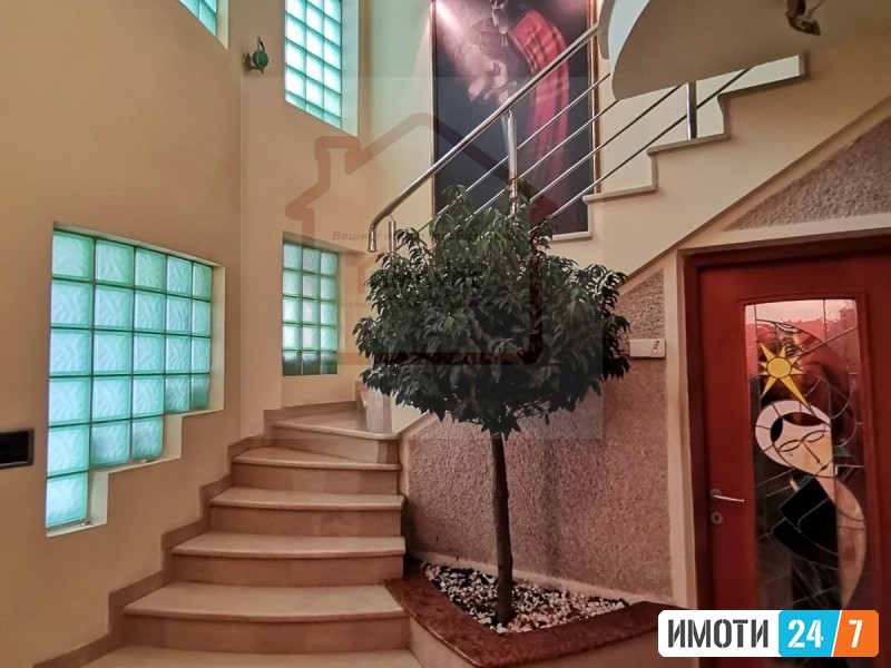 SE PRODAVA EKSKLUZIVNA KUKJA SO LOKACIJA VO KOZLE