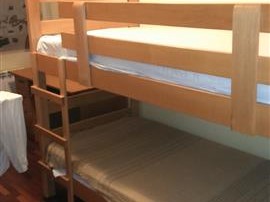 SE IZDAVA TROSOBEN SRTAN SO LOKACIJA VO CENTAR
